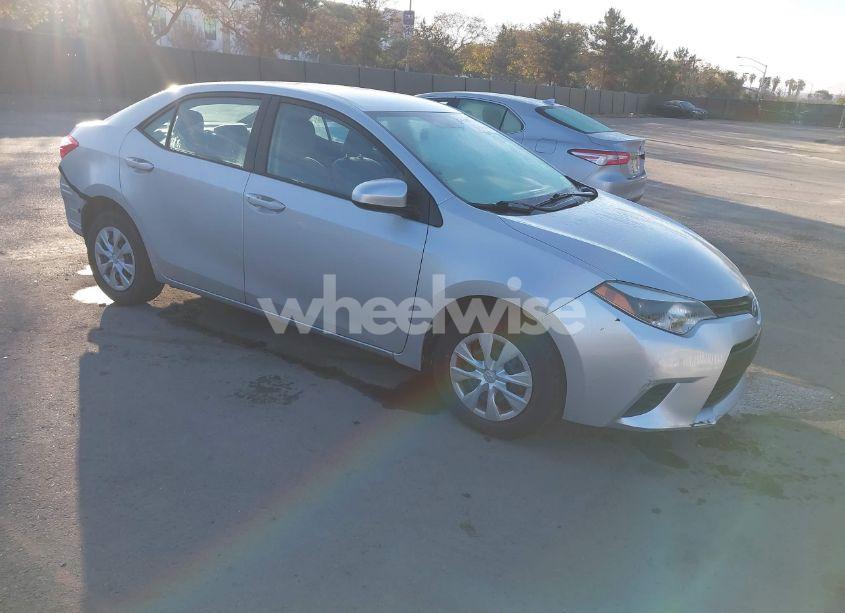 2015 Toyota Corolla L (VIN 5YFBURHE0FP325800) main photo