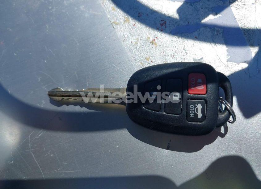 Photo 11 of 2016 Toyota Corolla LE (VIN 5YFBURHE0GP371998)