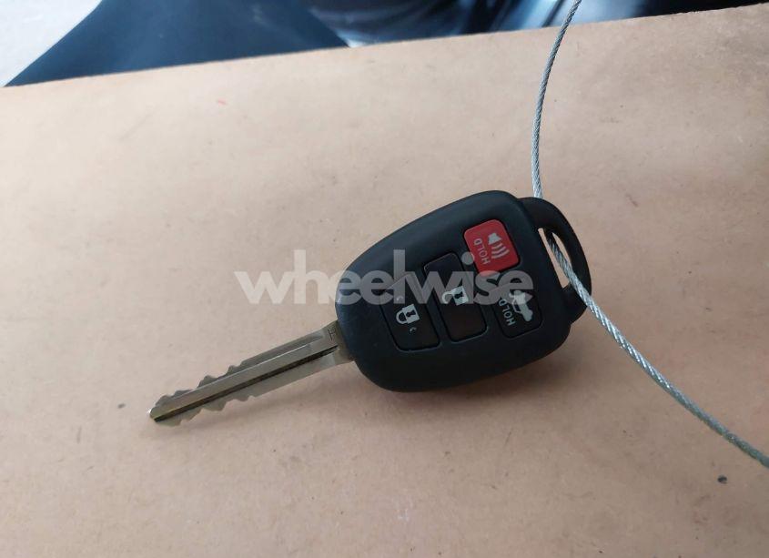 Photo 11 of 2016 Toyota Corolla LE (VIN 5YFBURHE0GP375002)