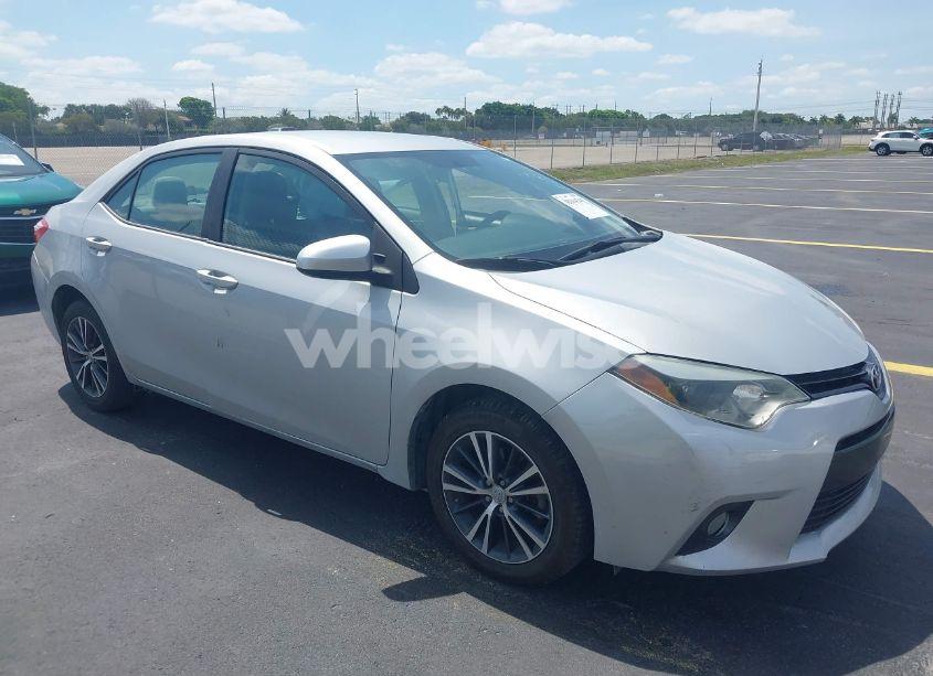 2016 Toyota Corolla LE PLUS (VIN 5YFBURHE0GP413912) main photo