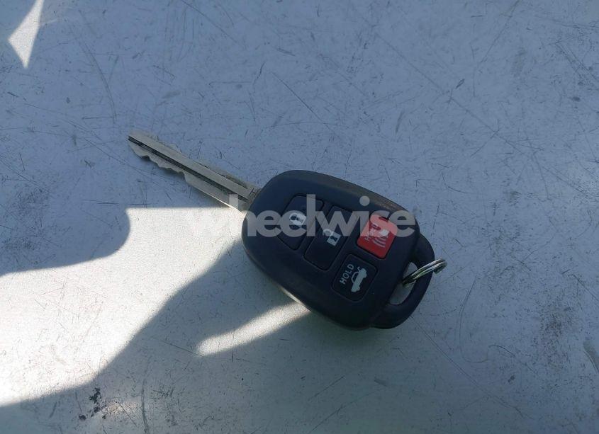 Photo 11 of 2016 Toyota Corolla LE PLUS (VIN 5YFBURHE0GP413912)