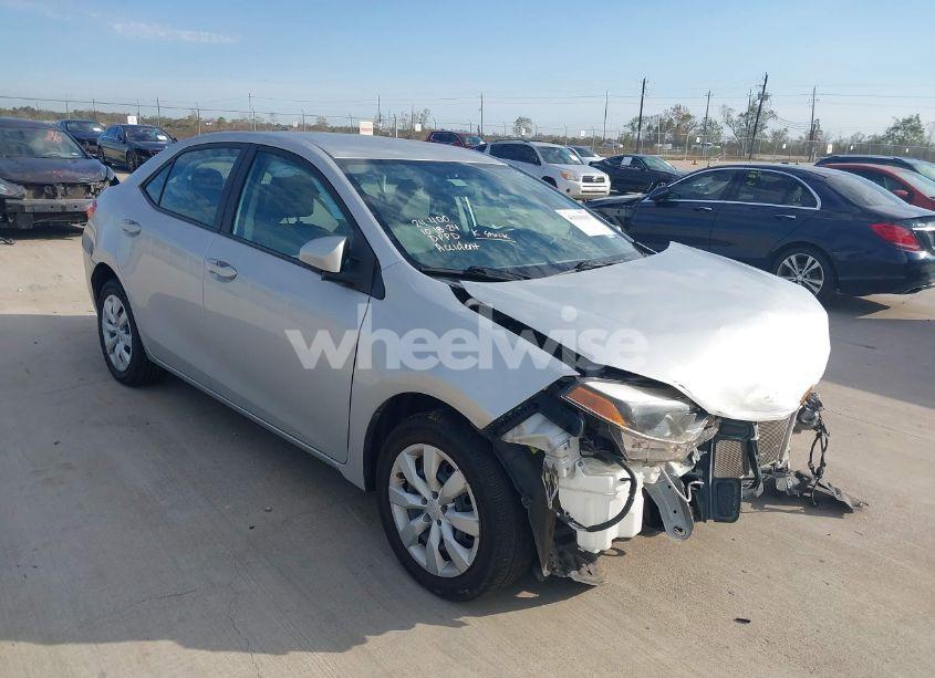 2016 Toyota Corolla LE (VIN 5YFBURHE0GP535525) main photo