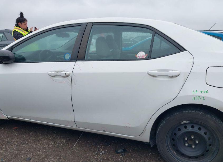 Photo 13 of 2016 Toyota Corolla LE (VIN 5YFBURHE0GP554687)