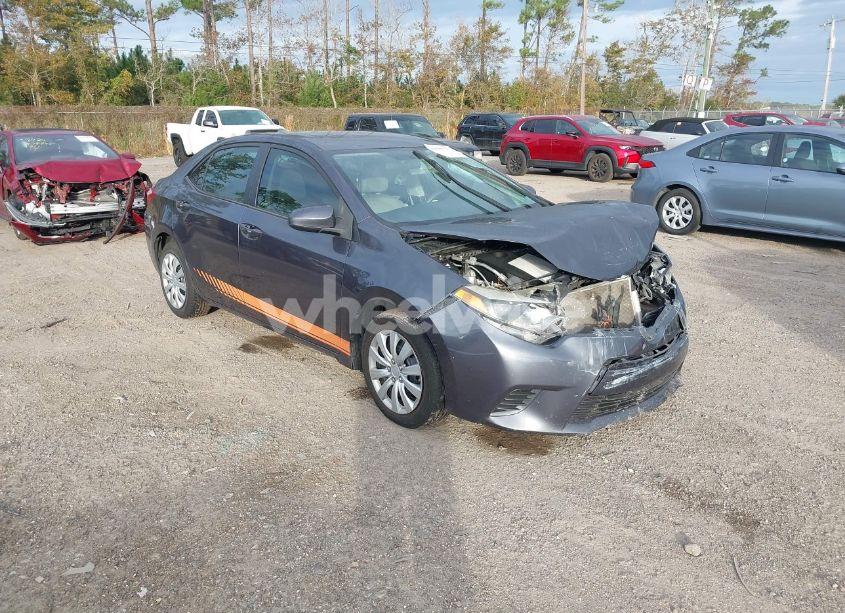 2016 Toyota Corolla LE (VIN 5YFBURHE0GP560974) main photo