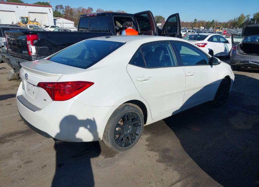 Photo 4 of 2017 Toyota Corolla SE SPECIAL EDITION (VIN 5YFBURHE0HP595869)