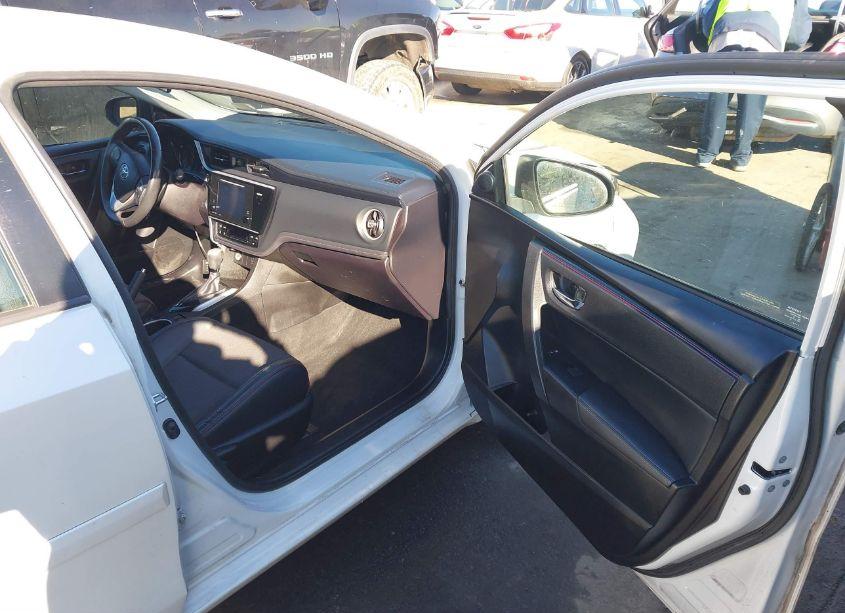 Photo 5 of 2017 Toyota Corolla SE SPECIAL EDITION (VIN 5YFBURHE0HP595869)