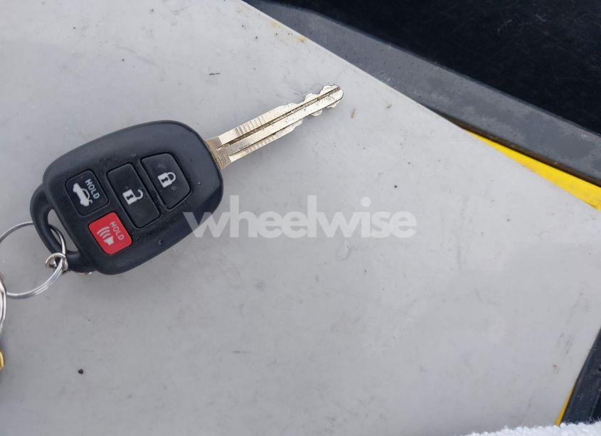 Photo 11 of 2017 Toyota Corolla SE (VIN 5YFBURHE0HP602402)