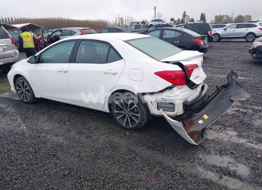 Photo 3 of 2017 Toyota Corolla SE (VIN 5YFBURHE0HP602402)