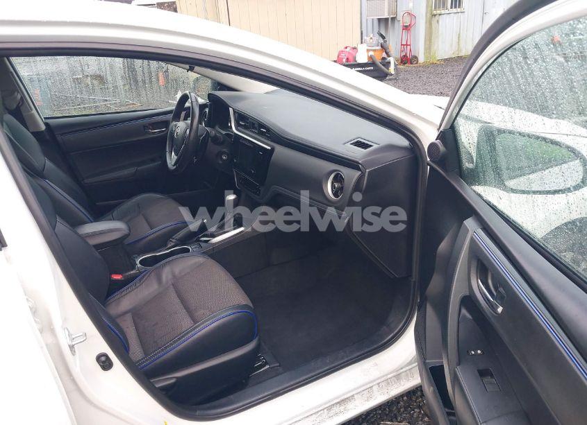 Photo 5 of 2017 Toyota Corolla SE (VIN 5YFBURHE0HP602402)