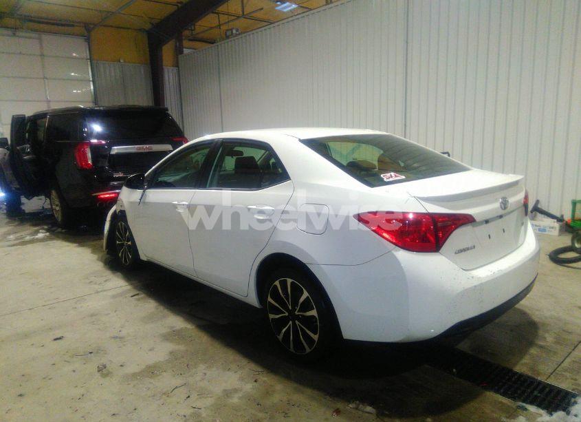 Photo 3 of 2017 Toyota Corolla SE (VIN 5YFBURHE0HP611195)