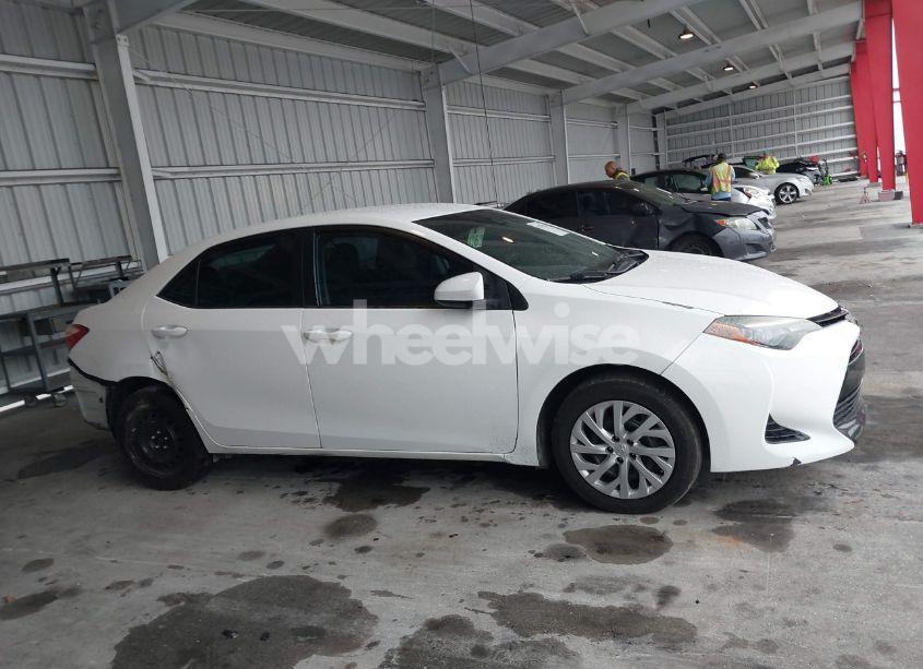 Photo 13 of 2017 Toyota Corolla LE (VIN 5YFBURHE0HP626294)