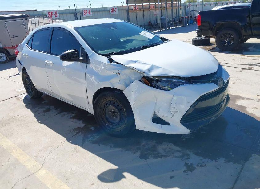 2017 Toyota Corolla LE (VIN 5YFBURHE0HP700992) main photo