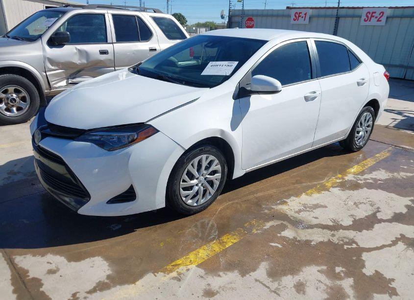 Photo 2 of 2017 Toyota Corolla LE (VIN 5YFBURHE0HP700992)