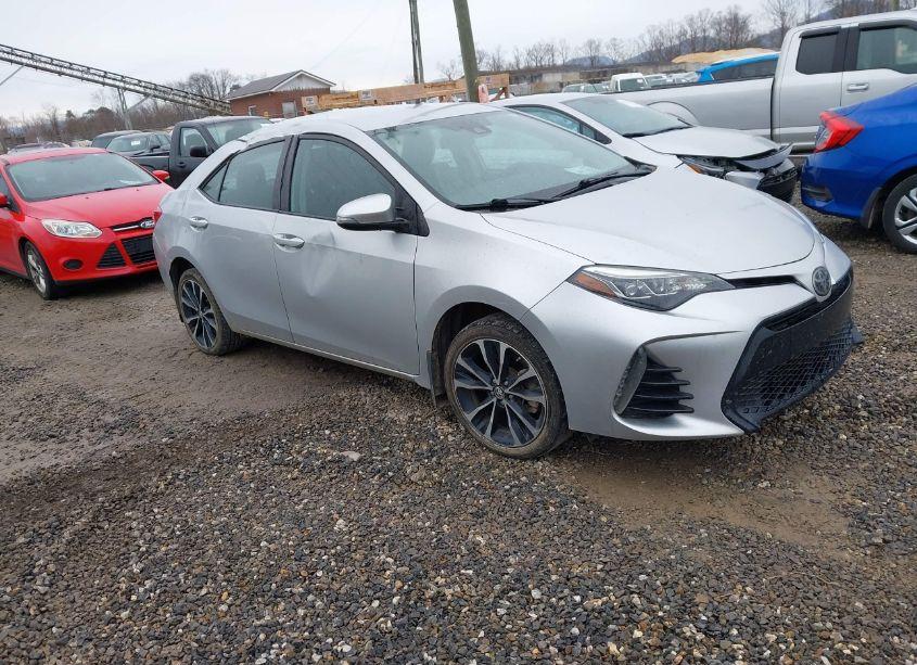 2017 Toyota Corolla SE (VIN 5YFBURHE0HP735726) main photo