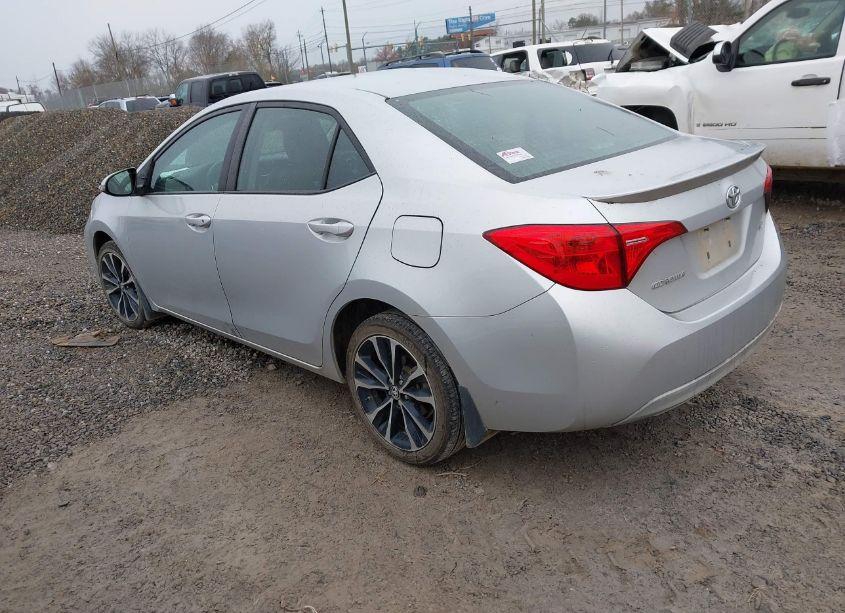 Photo 3 of 2017 Toyota Corolla SE (VIN 5YFBURHE0HP735726)