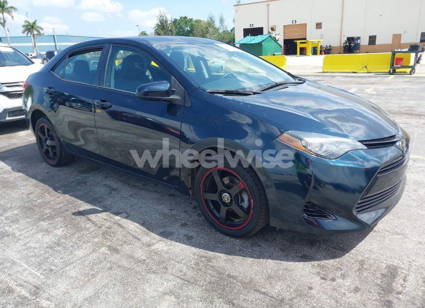 2017 Toyota Corolla LE (VIN 5YFBURHE0HP736293) main photo