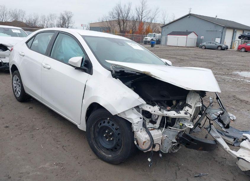 2018 Toyota Corolla LE (VIN 5YFBURHE0JP754153) main photo