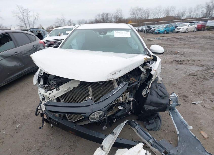 Photo 12 of 2018 Toyota Corolla LE (VIN 5YFBURHE0JP754153)