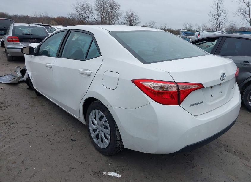 Photo 3 of 2018 Toyota Corolla LE (VIN 5YFBURHE0JP754153)