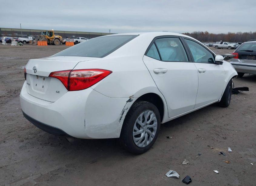 Photo 4 of 2018 Toyota Corolla LE (VIN 5YFBURHE0JP754153)