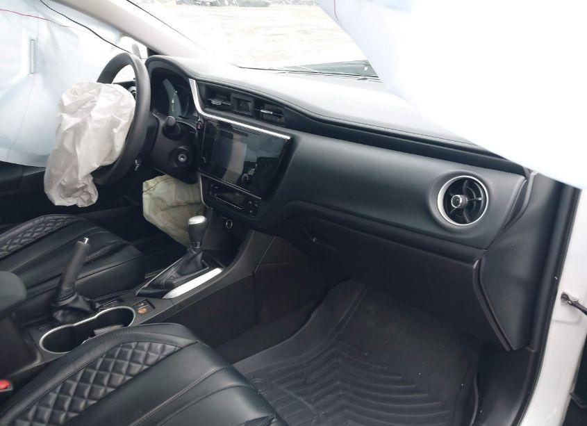 Photo 5 of 2018 Toyota Corolla LE (VIN 5YFBURHE0JP754153)