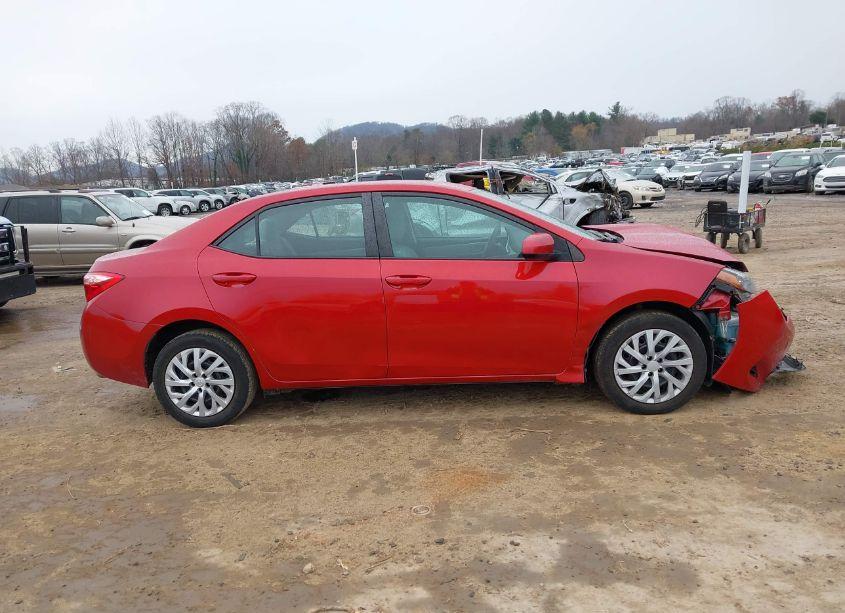 Photo 13 of 2018 Toyota Corolla LE (VIN 5YFBURHE0JP756629)