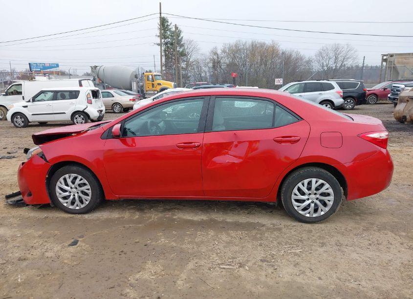 Photo 14 of 2018 Toyota Corolla LE (VIN 5YFBURHE0JP756629)