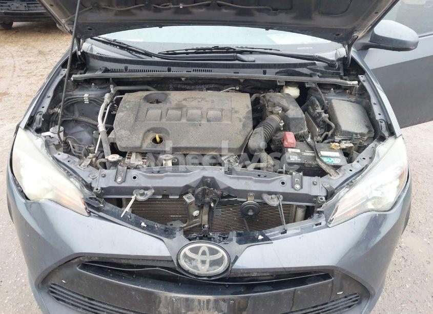 Photo 10 of 2018 Toyota Corolla LE (VIN 5YFBURHE0JP763113)