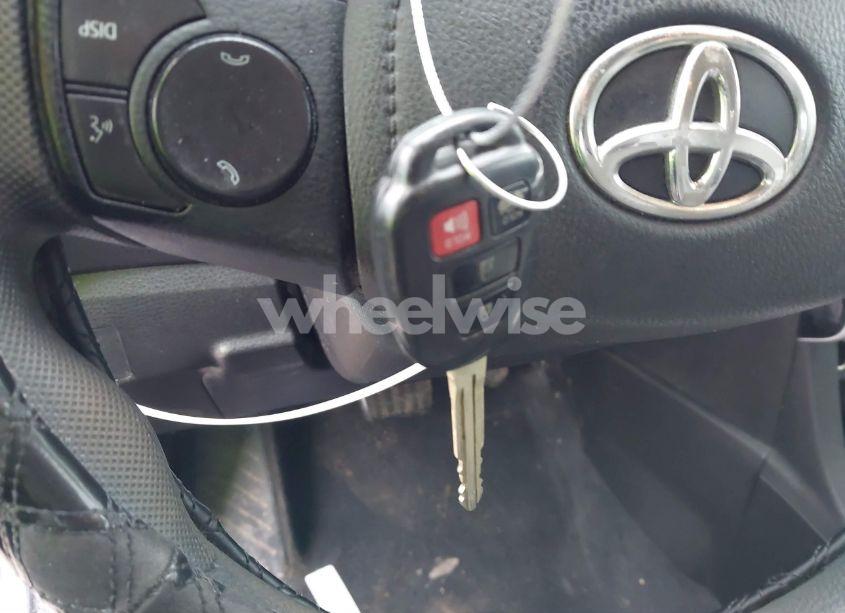 Photo 11 of 2018 Toyota Corolla LE (VIN 5YFBURHE0JP763113)