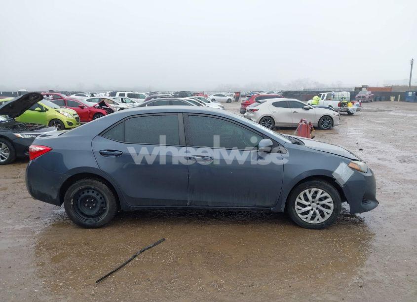 Photo 13 of 2018 Toyota Corolla LE (VIN 5YFBURHE0JP763113)