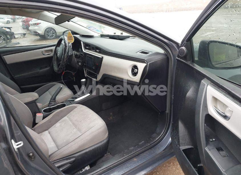 Photo 5 of 2018 Toyota Corolla LE (VIN 5YFBURHE0JP763113)