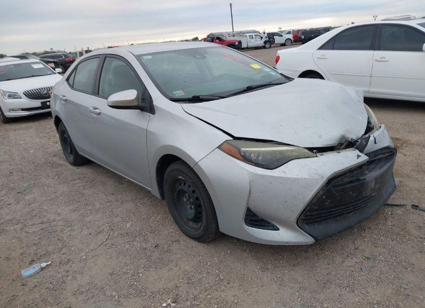 2018 Toyota Corolla L (VIN 5YFBURHE0JP765248) main photo