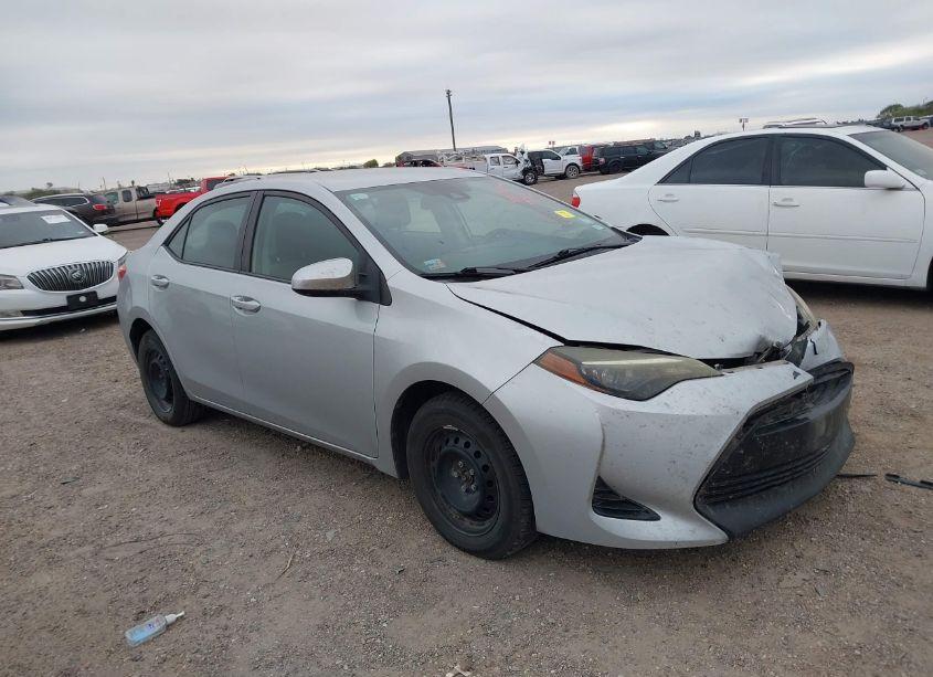 Photo 13 of 2018 Toyota Corolla L (VIN 5YFBURHE0JP765248)