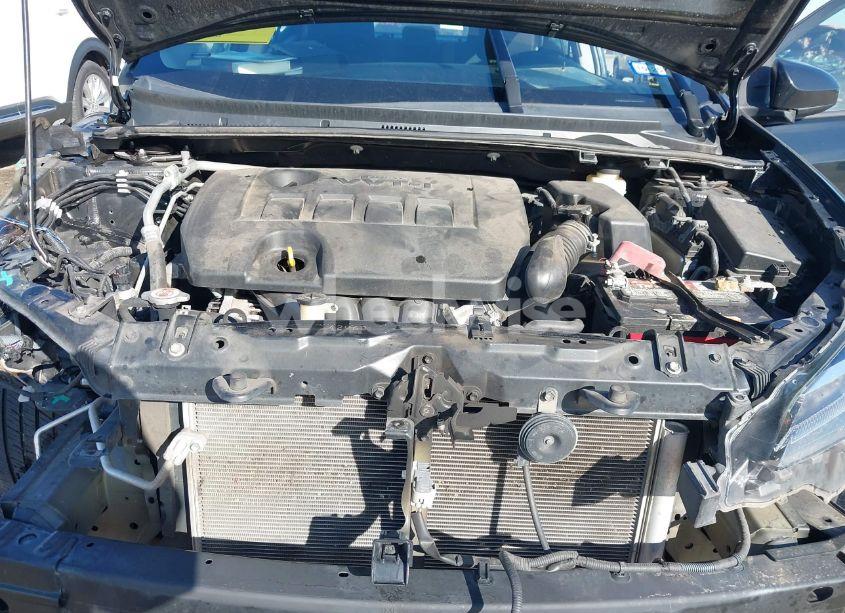 Photo 10 of 2018 Toyota Corolla LE (VIN 5YFBURHE0JP768330)