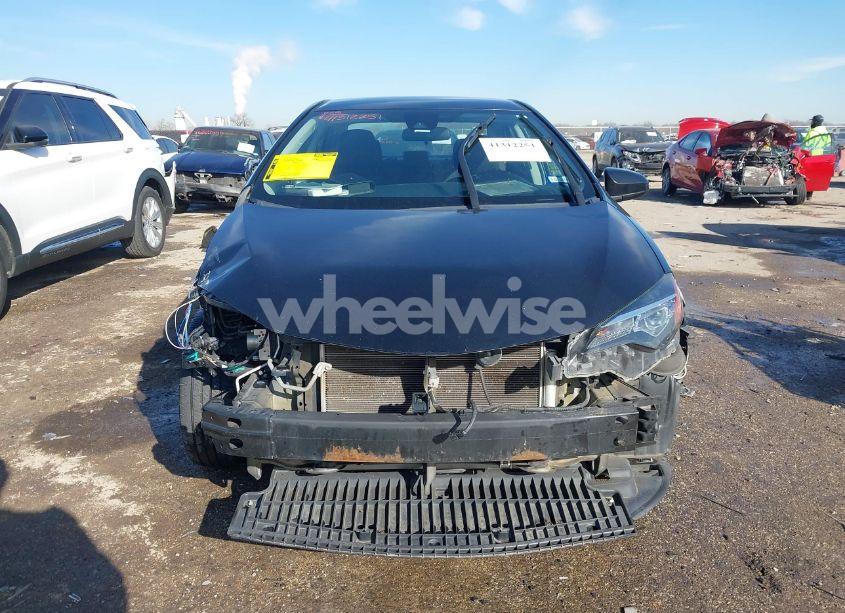 Photo 13 of 2018 Toyota Corolla LE (VIN 5YFBURHE0JP768330)