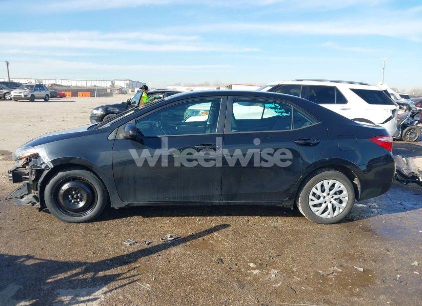 Photo 15 of 2018 Toyota Corolla LE (VIN 5YFBURHE0JP768330)