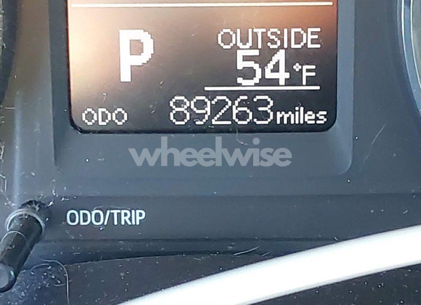 Photo 16 of 2018 Toyota Corolla LE (VIN 5YFBURHE0JP768330)