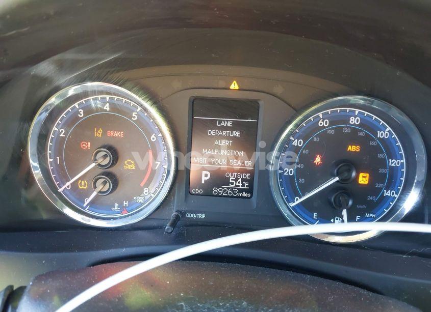 Photo 7 of 2018 Toyota Corolla LE (VIN 5YFBURHE0JP768330)