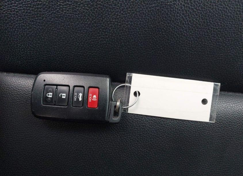 Photo 11 of 2018 Toyota Corolla XLE (VIN 5YFBURHE0JP768750)