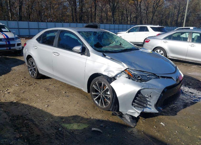 2018 Toyota Corolla SE (VIN 5YFBURHE0JP778856) main photo