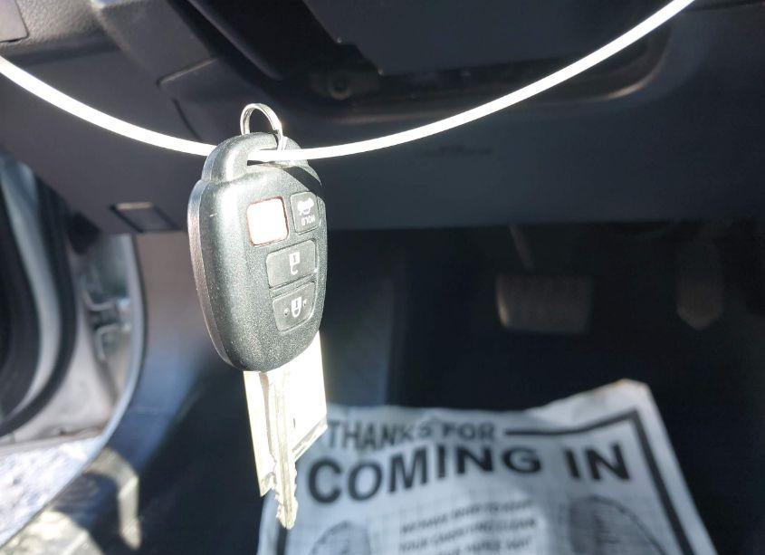 Photo 11 of 2018 Toyota Corolla SE (VIN 5YFBURHE0JP778856)