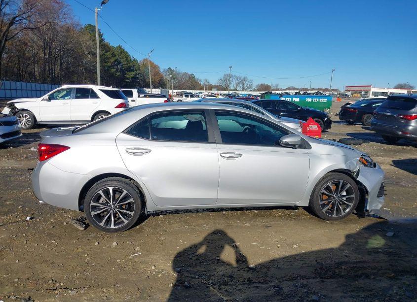 Photo 13 of 2018 Toyota Corolla SE (VIN 5YFBURHE0JP778856)