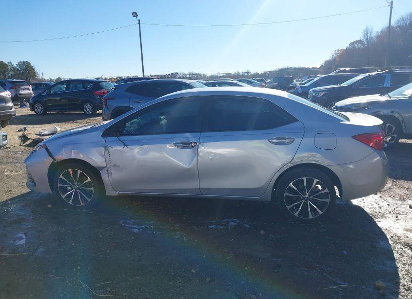 Photo 14 of 2018 Toyota Corolla SE (VIN 5YFBURHE0JP778856)