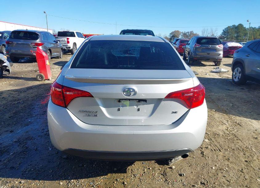 Photo 16 of 2018 Toyota Corolla SE (VIN 5YFBURHE0JP778856)