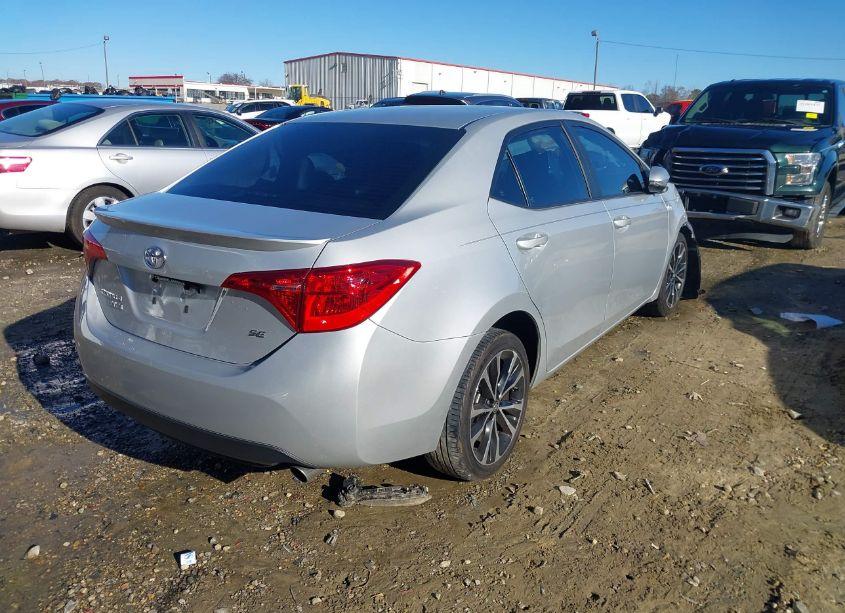 Photo 4 of 2018 Toyota Corolla SE (VIN 5YFBURHE0JP778856)