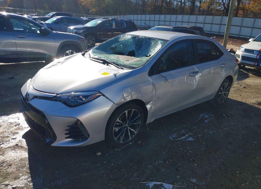 Photo 6 of 2018 Toyota Corolla SE (VIN 5YFBURHE0JP778856)