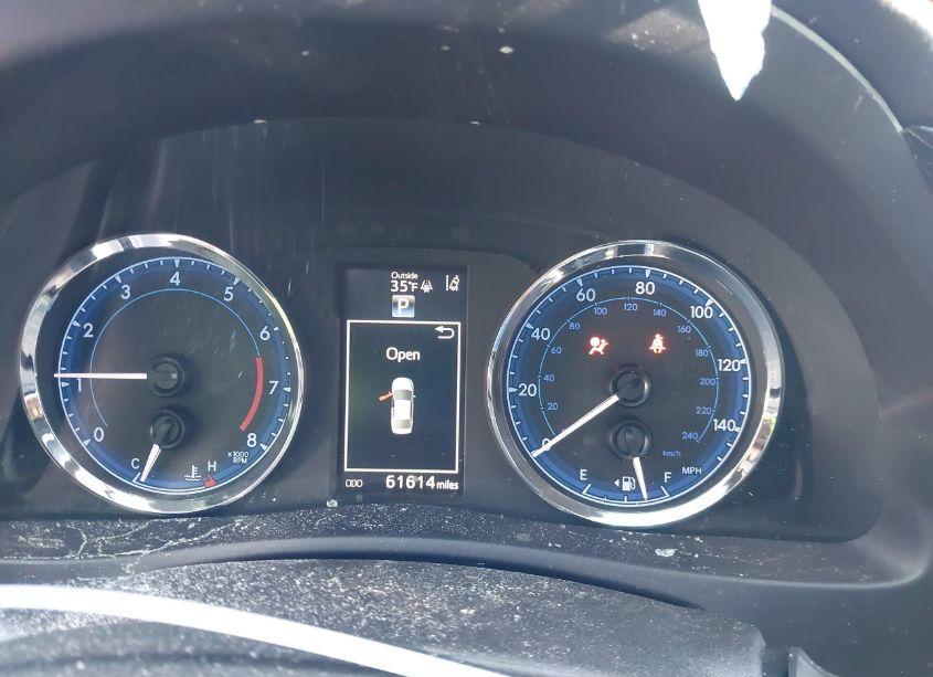 Photo 7 of 2018 Toyota Corolla SE (VIN 5YFBURHE0JP778856)