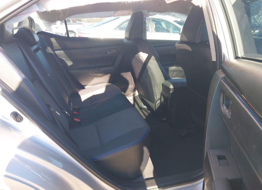 Photo 8 of 2018 Toyota Corolla SE (VIN 5YFBURHE0JP778856)