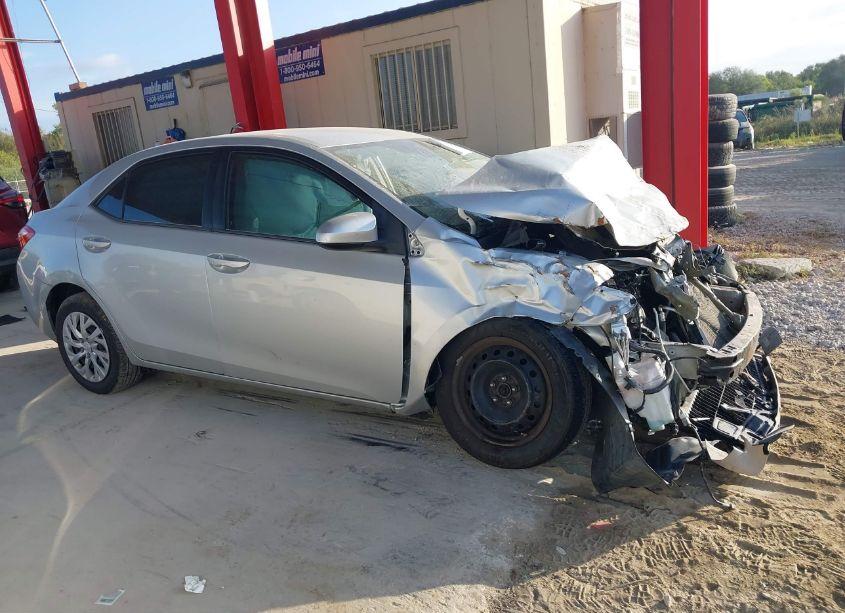 Photo 13 of 2018 Toyota Corolla LE (VIN 5YFBURHE0JP787248)