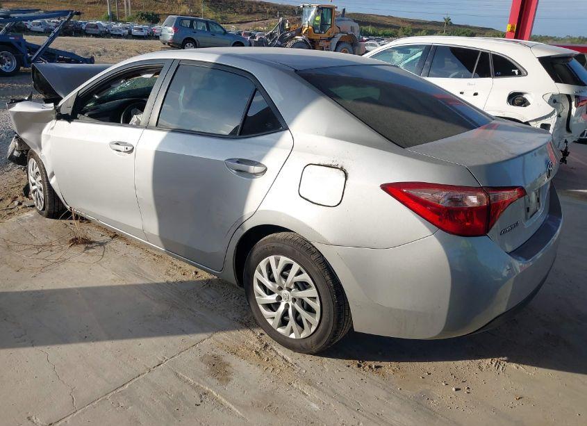 Photo 14 of 2018 Toyota Corolla LE (VIN 5YFBURHE0JP787248)